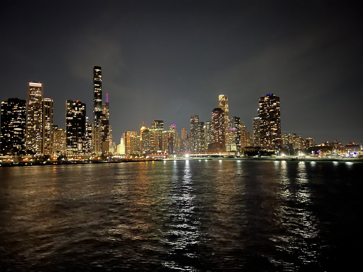 Anh Nguyen (@anh_nguyening) on Twitter photo My takeaways from the masters of robotic reconstruction at <a href="/NorthwesternMed/">Northwestern Medicine</a>’s GUR Robotic Surgery Course!
🚤 Always have a life boat escape plan (+ a boat cruise dinner if possible)
⚠️ Beware the stenosed appendix
❇️ICG is your best friend
🤖 Respect the retroperitoneum with SP My takeaways from the masters of robotic reconstruction at <a href="/NorthwesternMed/">Northwestern Medicine</a>’s GUR Robotic Surgery Course!
🚤 Always have a life boat escape plan (+ a boat cruise dinner if possible)
⚠️ Beware the stenosed appendix
❇️ICG is your best friend
🤖 Respect the retroperitoneum with SP