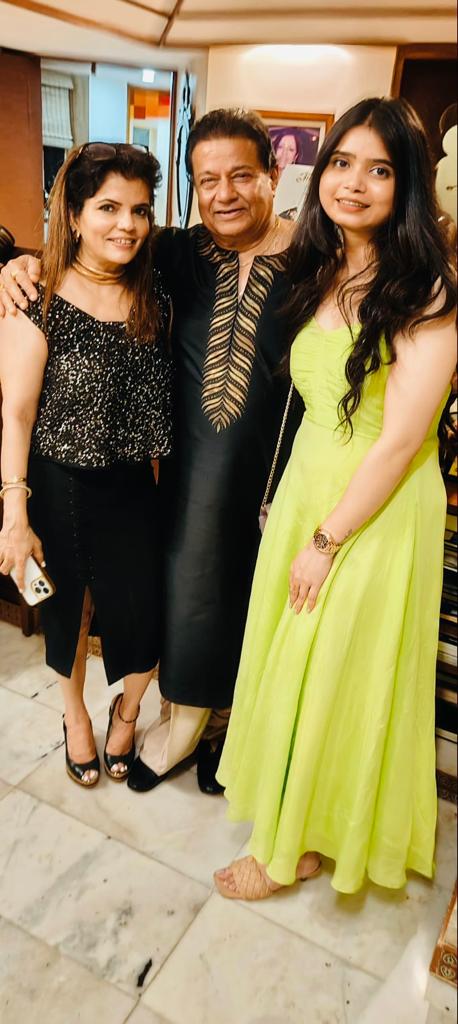 anupjalota's tweet photo. Capturing cherished moments from Rachna's unforgettable birthday bash at my place where laughter, joy, and memories came together under the starry night.
#CelebrationToRemember
#BirthdayCelebration https://t.co/wJogDj2fYC
