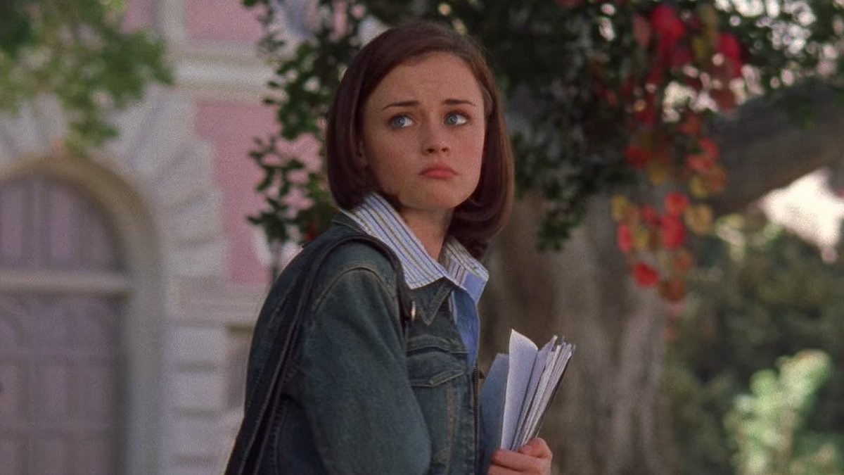 rorysbest's tweet photo. happy birthday to our girl rory gilmore! 🤍 https://t.co/5x7bogTgOJ