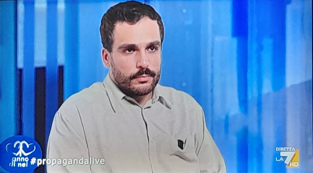 Petizione per aggiungere anche <a href="/alessiomarzilli/">Alessio Marzilli</a> tra gli stickers ufficiali di <a href="/welikeduel/">Propaganda Live</a> 
In versione chioma natural e colorata.
#propagandalive 
#WhatsApp