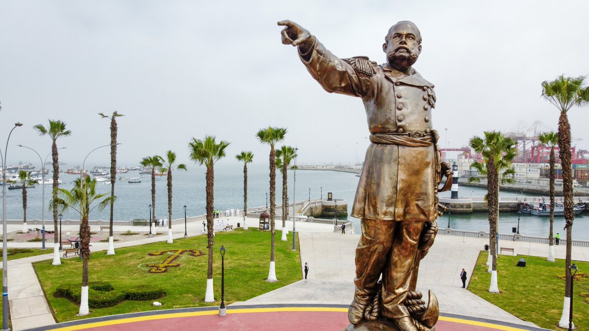 presidenciaperu's tweet image. ✅En el 202.° aniversario de la Marina de Guerra del Perú, la presidenta Dina Boluarte destacó el rol de esta institución al servicio del país, atendiendo a los peruanos en las zonas de frontera y acercando los servicios del Estado, a través de las #PIAS.