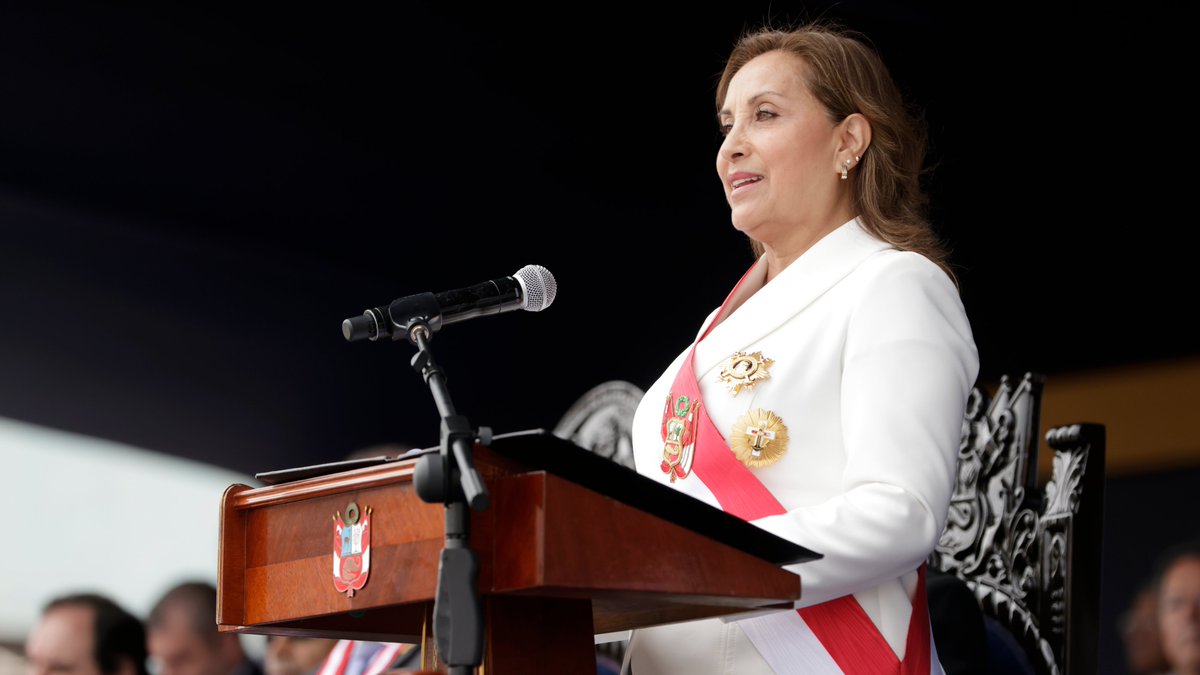 presidenciaperu's tweet image. ✅En el 202.° aniversario de la Marina de Guerra del Perú, la presidenta Dina Boluarte destacó el rol de esta institución al servicio del país, atendiendo a los peruanos en las zonas de frontera y acercando los servicios del Estado, a través de las #PIAS.