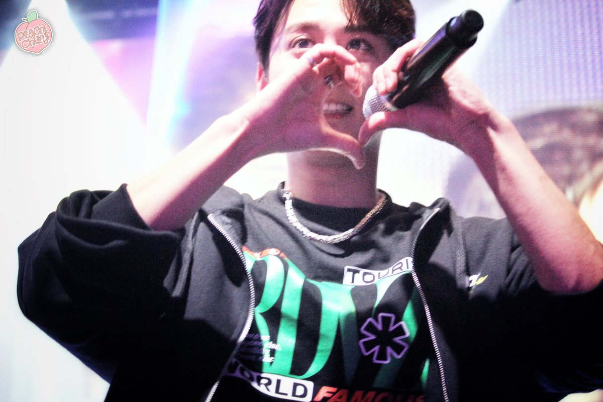 231008 2023 TEEN TOP we gonna rock it drop it top it hey don't  stop it pop it LIVE encore 콘서트 
하트~ 🫶 ㅋㅋㅋ
#천지 #틴탑 #CHUNJI #TEENTOP 🍑🍑🍑