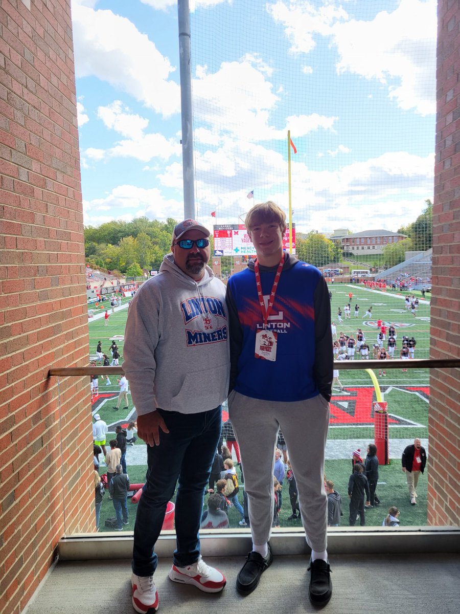 Paul (@paul_oliver13) on Twitter photo Had an awesome game day visit in Oxford. Hope to be back soon.
<a href="/LintonFootball/">LintonMinerFootball</a> <a href="/CoadyKeller1/">Coady Keller</a> @RedHawksRecruit <a href="/IndianaPreps/">Indiana Preps</a> Had an awesome game day visit in Oxford. Hope to be back soon.
<a href="/LintonFootball/">LintonMinerFootball</a> <a href="/CoadyKeller1/">Coady Keller</a> @RedHawksRecruit <a href="/IndianaPreps/">Indiana Preps</a>