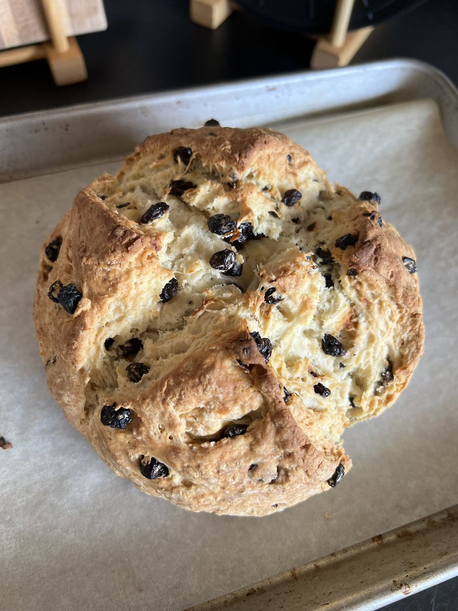 cafeivisit's tweet photo. Irish soda bread! #お気に入り　#ソーダブレッド　#baking https://t.co/Xkw3OccCsq