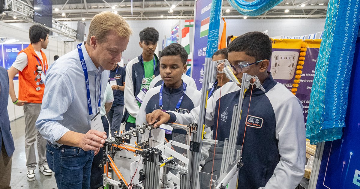 The @F1RSTglobal competition was fierce today! The challenge kicked off with regional alliance teams taking to the pits to compete in ranking matches of the Hydrogen Horizons game. Over 1,200 high school-aged students are attending this year’s event to show off their creativity…