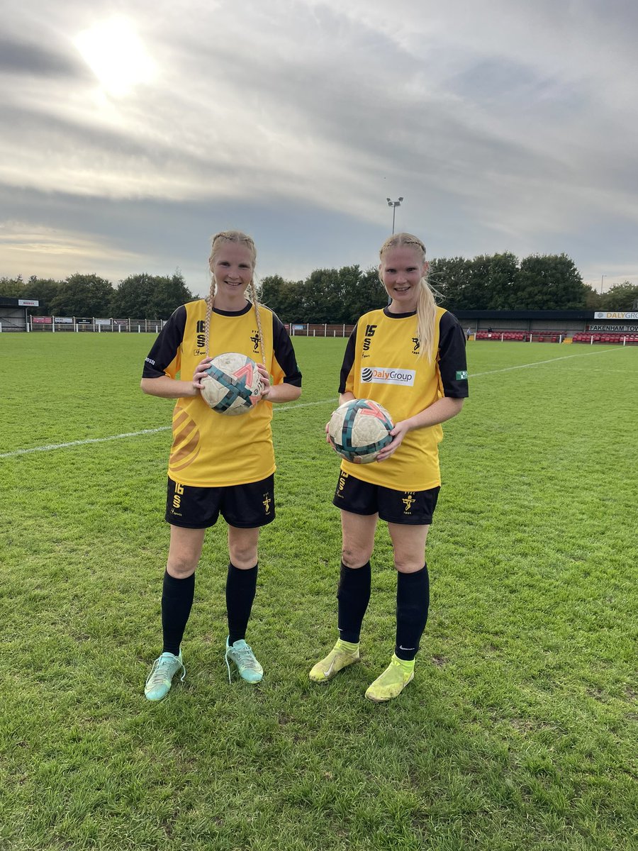 The duo are back &amp; signed for the season. First game back today! <a href="/SophieLubbock93/">Sophie George</a> &amp; <a href="/VickiLubbock/">Vicki Lubbock</a> 💛🖤