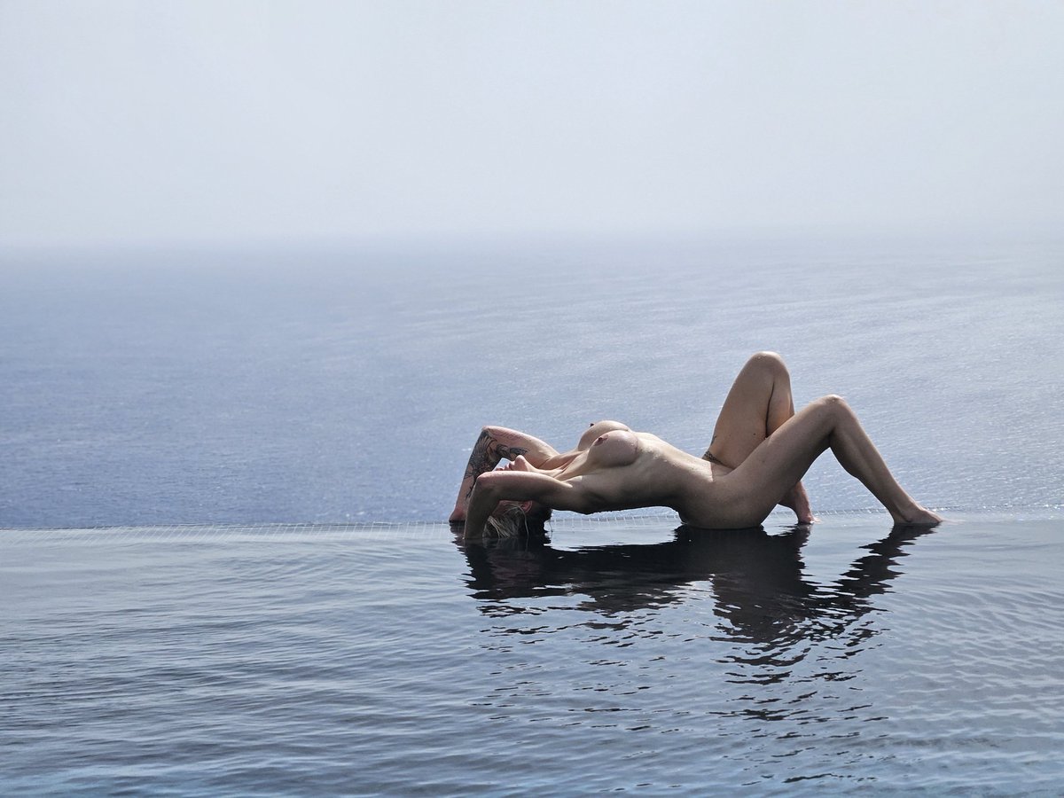 Have a whole 50% off to celebrate some naughty naked Villa time!
Follow me to request exactly what you'd like me to get up to....
onlyfans.com/freya.foxx