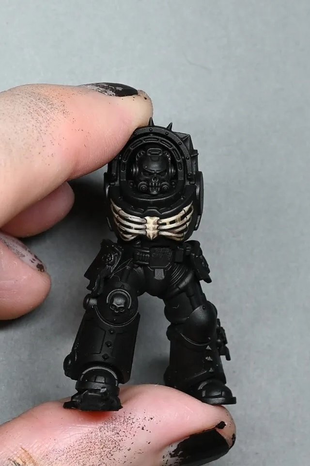 I've freehanded some bones on the chaplain that Games Workshop sent me as a review copy. I made a right pigs ear of filling and sanding the chest first, so I'm glad it's turned out alright 💀 #paintingwarhammer #warhammercommunity #AdWIP #New40k