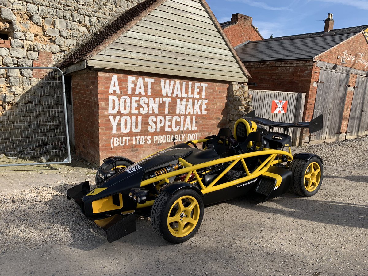 13 Ariel Atoms in the last run in the summer sun.  

youtu.be/zfb8ZKa4O-8?si…

#BananAtom #Ariel <a href="/ArielMotorCo/">Ariel Motor Company</a> #SeriousFun #NakedJoy ariel.club