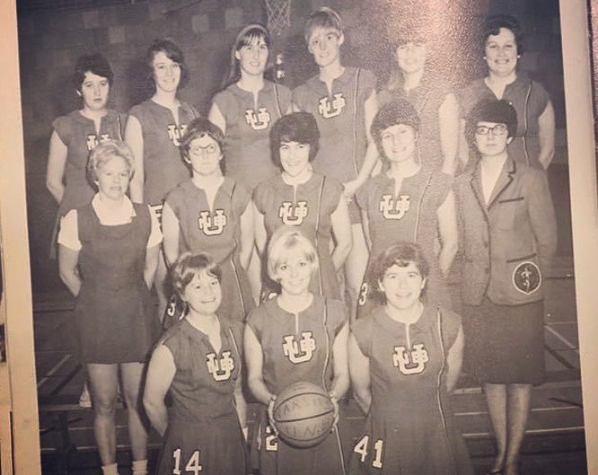 RedsWBB's tweet image. For all the Reds 🔴⚫️

Thankful for those who came before us! 

#RedBloomers #VarsityReds #Reds