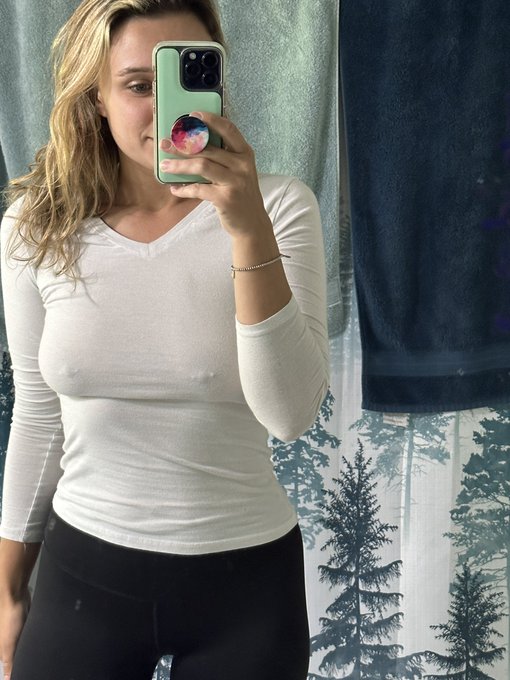 It&rsquo;s cold in here 🥶 https://t.co/uto8VmDVZI