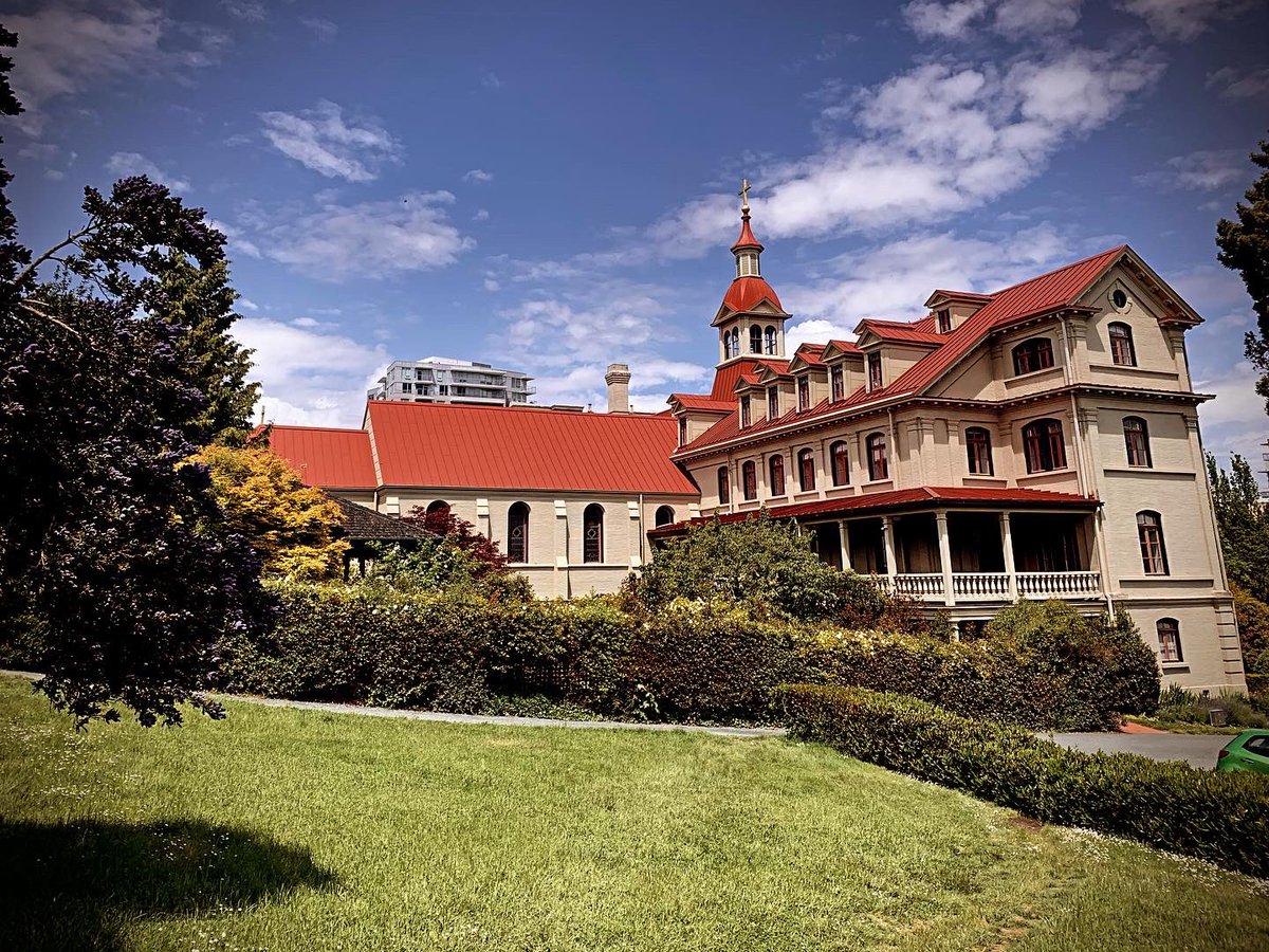 St. Anne’s Academy, Victoria, BC designed by architect Thomas Hooper. This heritage site boasts many ghosts. A lady in white roams the grounds, spectral nuns appear here together & a phantom choir is often heard when the building is empty. #haunted #spooky #paranotmal #bchistory