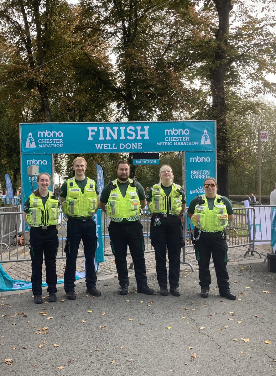 roberts287's tweet photo. A lovely sunny day with @SJANorthMRT at @chestermarathon   Keeping the runners safe and assisting them if needed as rather warm in Chester today 🥵.
Thanks to the team for the hard work in the heat today.
Thanks also to sja first aiders,hcps etc for assisting us to help patients. https://t.co/6uRpB7aiaF