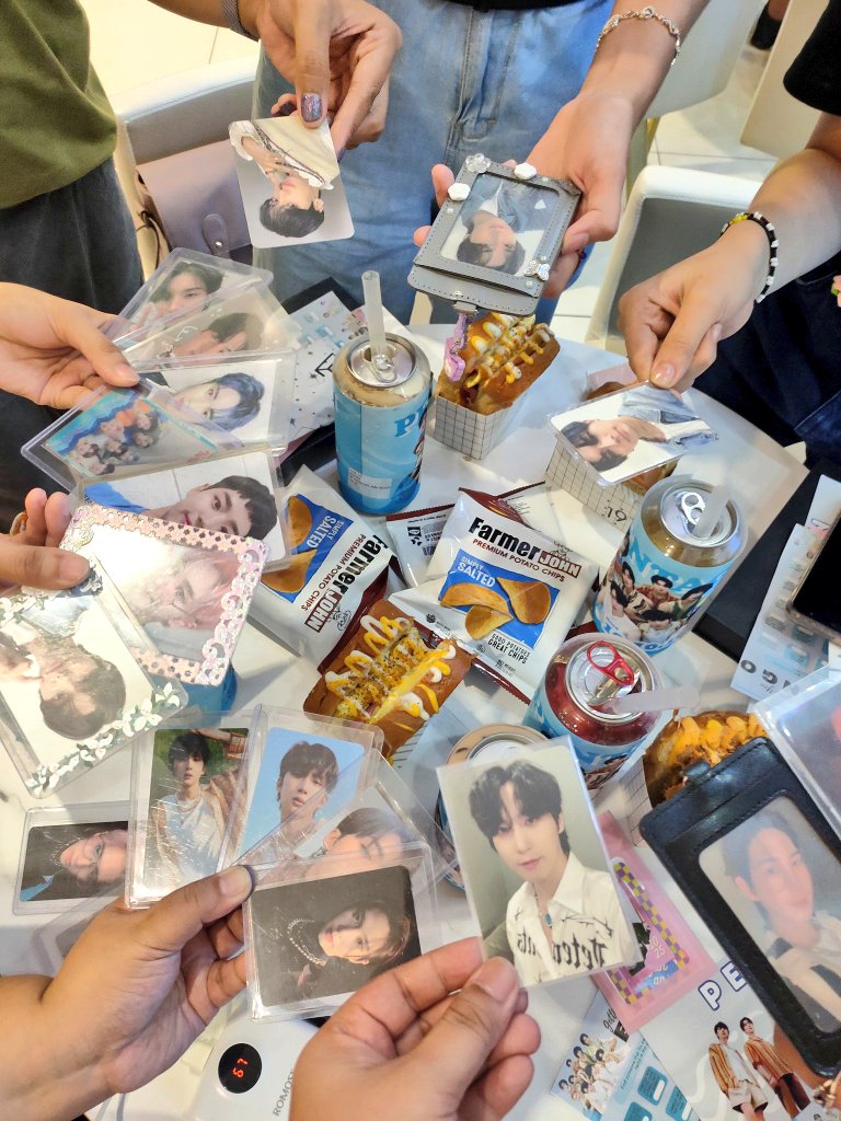 a_bad_kin's tweet photo. Celebrated PENTAGON's anniversary with lovely unis 💙🌌 

Thanks to the the organizers who made this happen! It was nice seeing everyone again! 

#7waveswithPTG 
@CUBE_PTG @PTGPilipinas 
#LeslieSnacks #FarmerJohnPotatoChip https://t.co/KRuqbwrJ5j