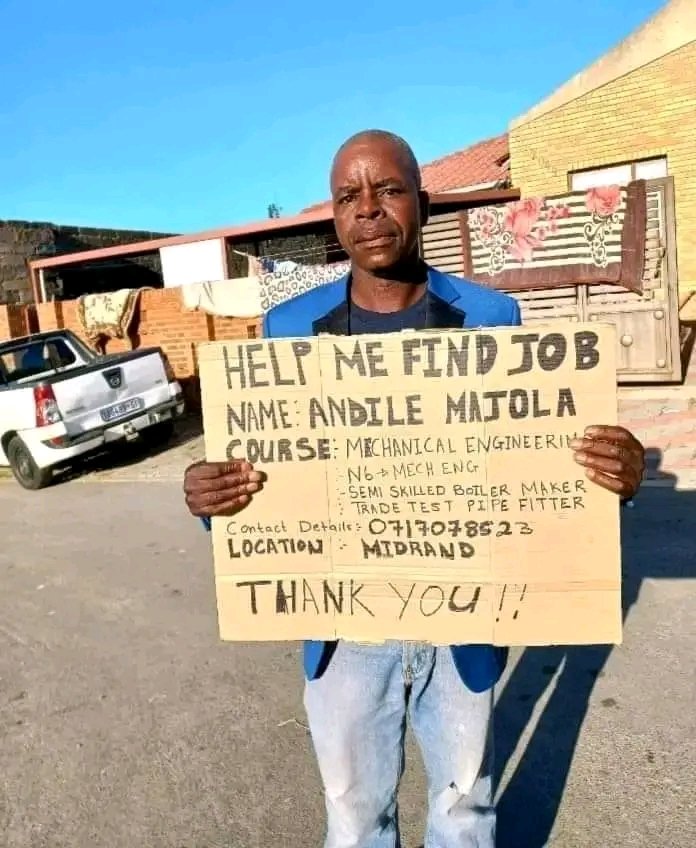 Ndi_Muvenda_'s tweet photo. It will cost R0,00 to help him find a job https://t.co/EEUBOyTALn