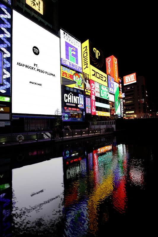 j4virw_'s tweet photo. 🚨Aparecieron mas carteles en Cardiff, Paris y Osaka sobre las colaboraciones del proximo disco de Bad Bunny https://t.co/m8itimyDRb