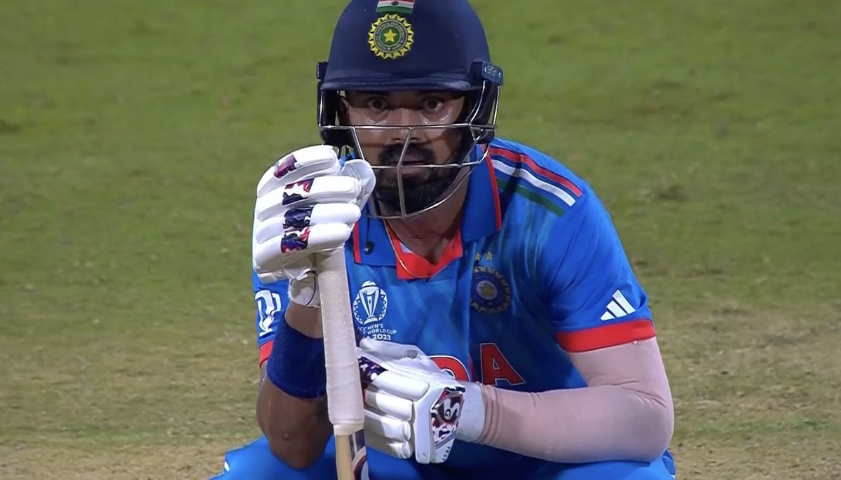 Ek tappa 4 ho ja, 4…. 4…. oh sit 6 ho gaya 😕😣  
#IndVsAus #ICCCricketWorldCup