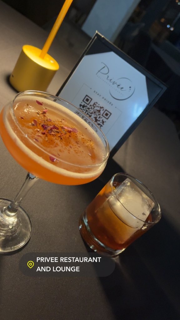MsGlamHustle's tweet photo. We gone get out and enjoy a cocktail 🍸 https://t.co/iftQchLiIr