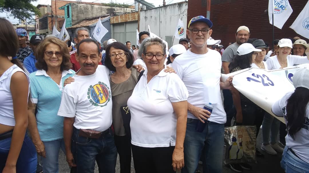 EmiliaMons's tweet photo. El CEP Catedral ,Barquisimeto,Edo Lara ,con alegria y compromiso Acciondemocratista,dimos fuerza a esta gran manifestación de apoyo y trabajo q demuestra una vez más el rumbo a la prosperidad.#MovilizacionTotalAD # LaraconProsperi.Gracias comp Edgar Zambrano y CES,CEM,CEP,Sobella https://t.co/KbwWJD47Ev