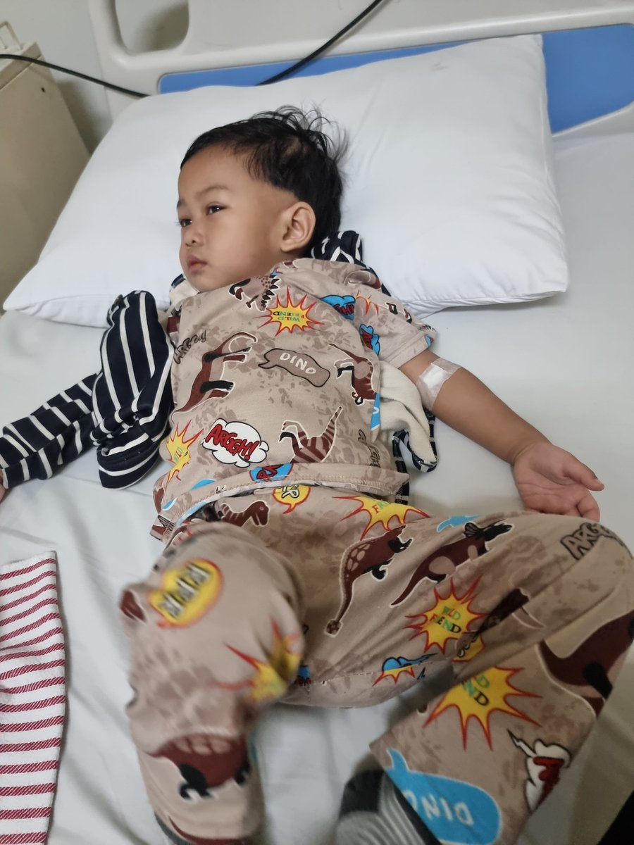 mayamsta's tweet photo. Kali ini hati bener2 ke iris bgt liat km sakit dek😭 yg biasanya jailin mama, suka gigit mama, berantakin kamar, berantakin mainan, eh ini hampir seminggu cuma berbaring gak berdaya di tempat tidur. Buat duduk aja kayanya gakuat ya dek:') yuk bismillah sehat sehat ya dekkkk😇 https://t.co/6q9dQkbHT1