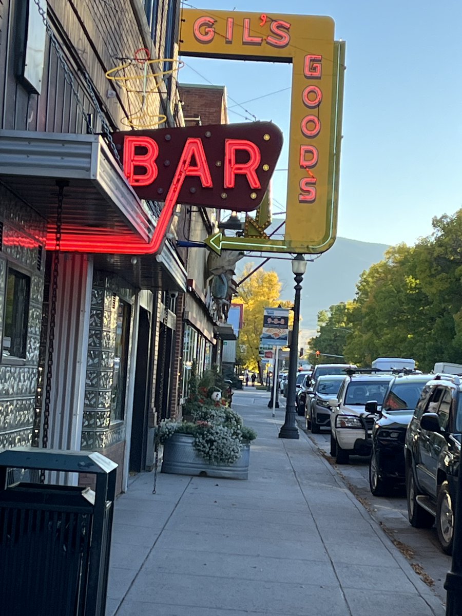 bb_webb's tweet image. A fun day of real estate, onto tickling my creative bone at a rehearsal for a Sam Shepard play in Livingston, Montana. Enjoy these beautiful shots of a stellar Montana town! 
#livingstonmontana #LivingstonRealEstate #RealtyONEGroup