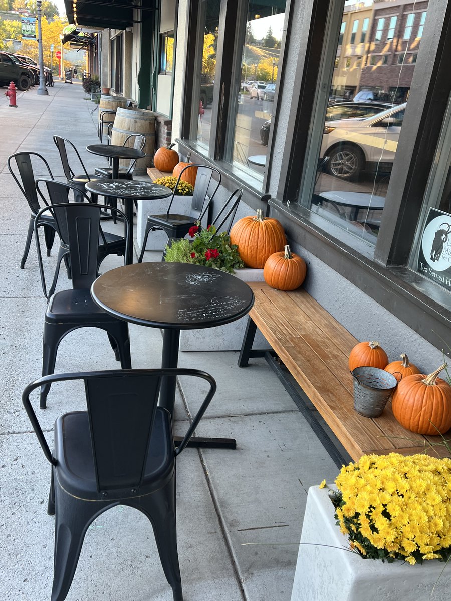 bb_webb's tweet image. A fun day of real estate, onto tickling my creative bone at a rehearsal for a Sam Shepard play in Livingston, Montana. Enjoy these beautiful shots of a stellar Montana town! 
#livingstonmontana #LivingstonRealEstate #RealtyONEGroup
