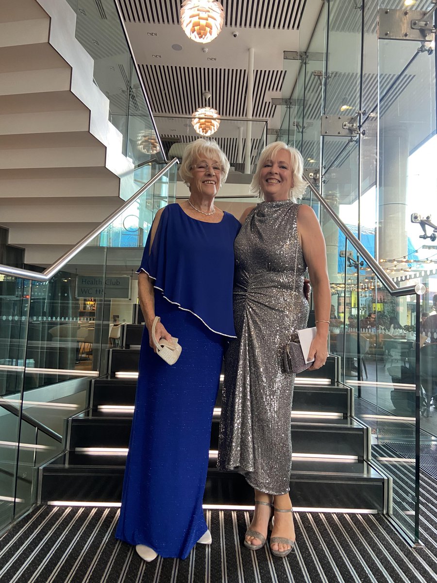 #… and her friend Jackie McDougall head for the #prideofbritain awards in London. Catch them on the red carpet at : facebook.com/events/7088081…
#Macmillan #TSB #dailymirror