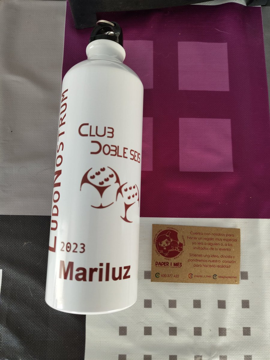 Pues ya estamos de vuelta en casa, después de un fin de semana maravilloso, gracias a <a href="/ClubDobleSeis/">Club Doble Seis</a> . Y de recuerdo, me he hecho con esta botella para bebidas que nos ha personalizado <a href="/paperimes/">Paperi més</a> . Me encanta!