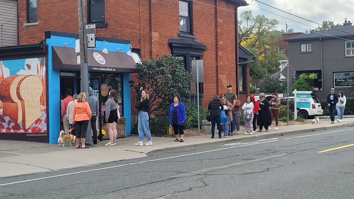 keaninloomis's tweet photo. The most popular - and saddest - place to be in #HamOnt this weekend was the sidewalk outside @cakeandloaf. Thank you Josie, Nickey and your amazing staff for all the delectable treats featured at our family gatherings and the incredible contributions you made to our community. https://t.co/cubzEejsOs