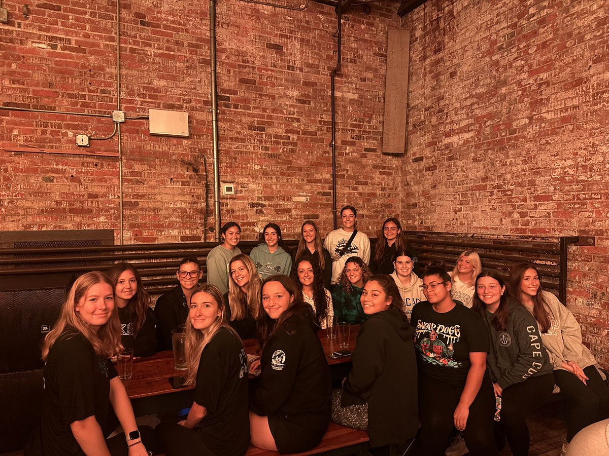 MyaCefaloni's tweet photo. Thank you so much @CoachLouAMC_SB for having me for an overnight visit this weekend!! I had soo much fun getting to know the school and atmosphere of the team 💙💙 @amc_sb @EStateHuskies @HuskiesCefaloni @danburysball https://t.co/G3L4d6SaE0