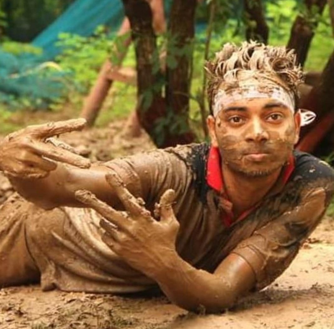 Stylish MUD BATH THERAPY...😃 @VidyutJammwal ❤