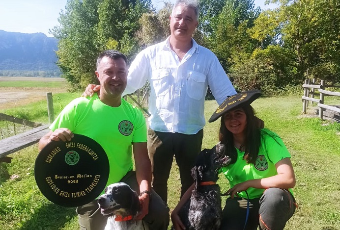 FedeAlavaCaza's tweet photo. Uxue Olabe y Luis Corada, campeones de Euskadi de caza menor con perro.
Iker Basoko fue segundo en la categoria Junior. Enhorabuena a todos los participantes!!!!
https://t.co/CkZ41d4EF8 https://t.co/RTaZSFXQx9