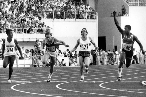 IanIanpyke's tweet photo. Montreal 76
 Hasely Crawford (right) 
raises his arm as he crosses the finish line to win the gold medal in the men’s 100 metre event at the Montreal, Canada Summer Olympics on 24 July 1976.
Jamaica’s Donald Quarrie (far left) finished second.
(Copyright AP Photo/ Pool) https://t.co/WIriAIwyID