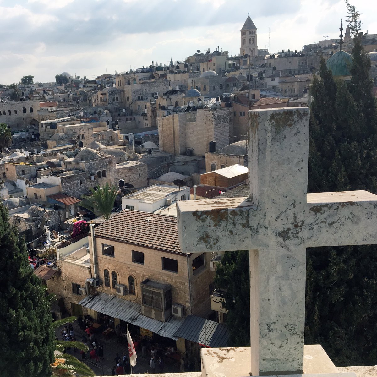 Kyrkoledarna i Jerusalem uppmanar alla inblandade parter att omedelbart upphöra med våldet, samtidigt som de fördömer alla våldshandlingar riktade mot civila. De vädjar till politiska ledare och myndigheter att i uppriktig dialog söka uppnå en rättvis och varaktig fred -->