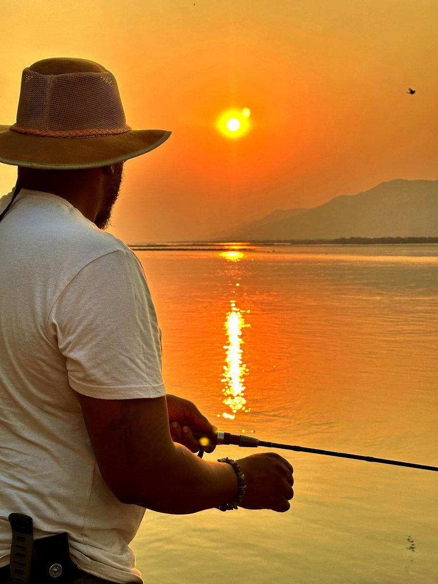 SimbaMhuriro's tweet photo. Lost, yesterday, somewhere between sunrise and sunset, two golden hours, each set with sixty diamond minutes. No reward is offered for they are gone forever.

Savor the moment everybody. Live boldly, love loudly 🙏🏾 

- Simbarashe Mhuriro

#manapools #visitzimbabwe https://t.co/BNCk4iDaif