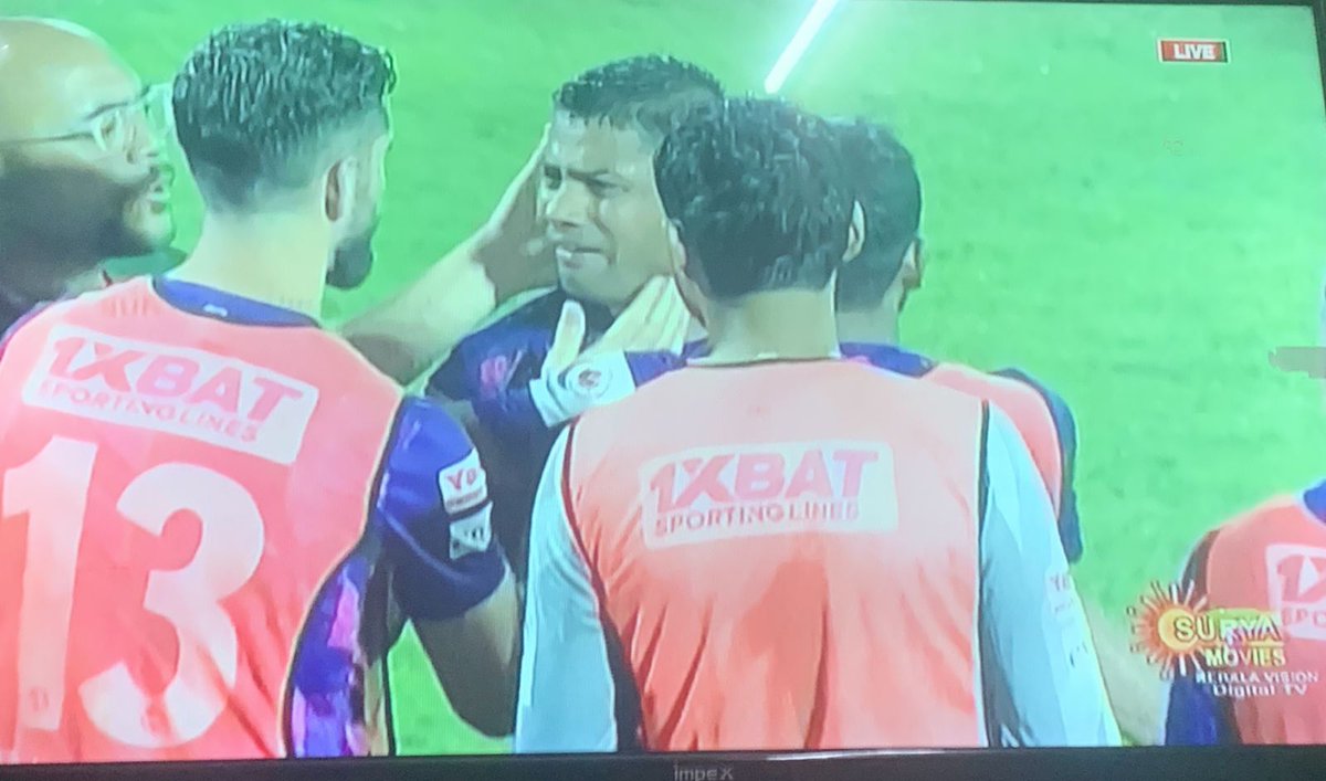 Fatbatman08's tweet image. Was Prabhir das crying 😭? 

I love every bit of this match 😂

#ISL10 #MCFCKBFC