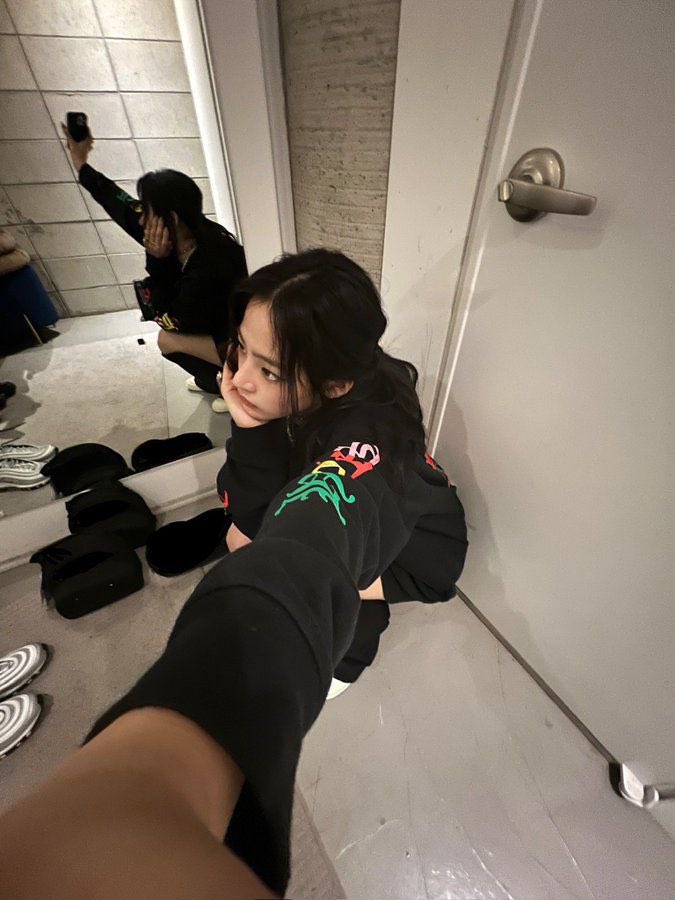 When they told me to hurry up and I used the remaining 1 minute to take a cute selfie instead of tying my shoelaces