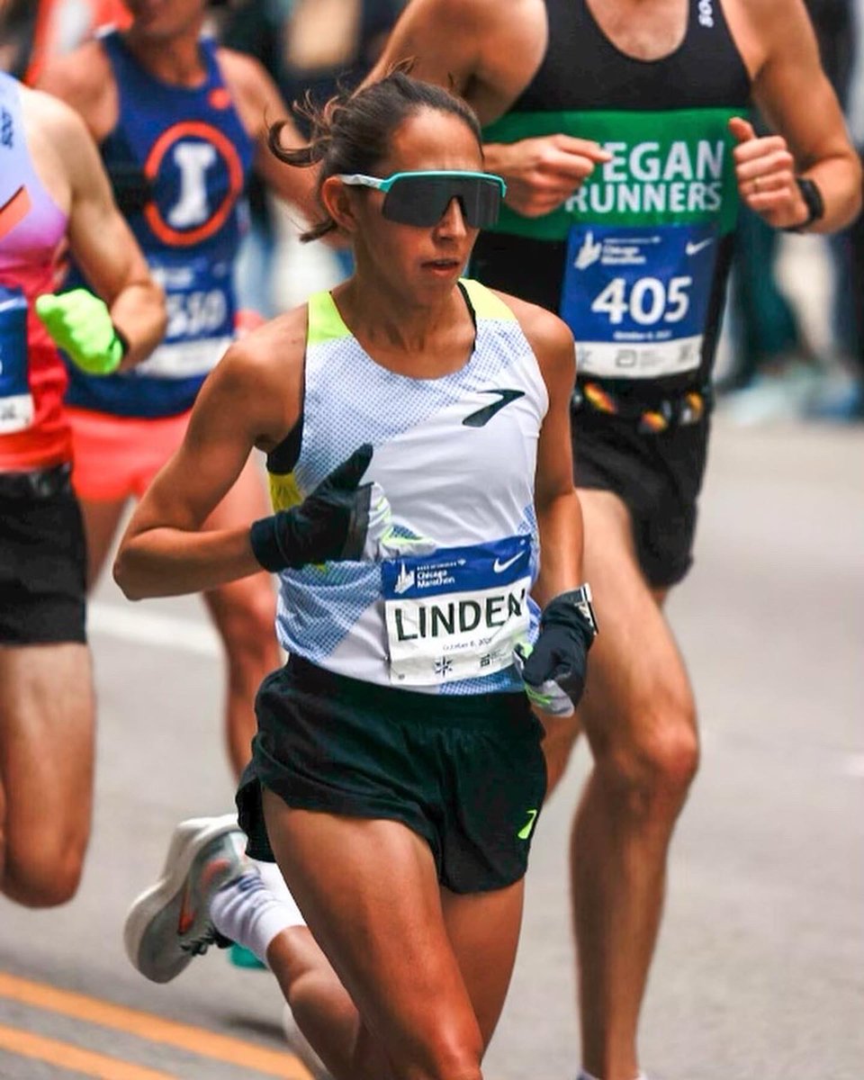<a href="/des_linden/">des_linden</a> making history today by running 2:27:35 at the Chicago Marathon, breaking Deena Kastor’s American masters record by 12 seconds. Congrats Des!