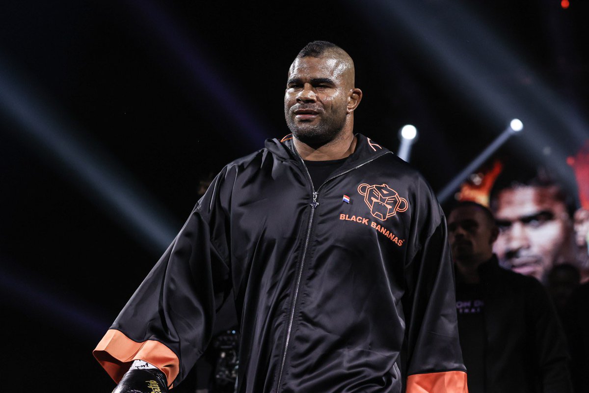 SportsZone__'s tweet photo. 🥊 OFFICIEL !
Nous sommes le 8 octobre 2023, Alistair Overeem n’est donc plus suspendu pour dopage, lui qui avait été suspendu pour avoir pris des substances améliorant la performance lors du #COLLISION4 le 8 octobre 2022 face à Badr Hari.
Il prend néanmoins sa retraite. https://t.co/F9ApLXsEKD
