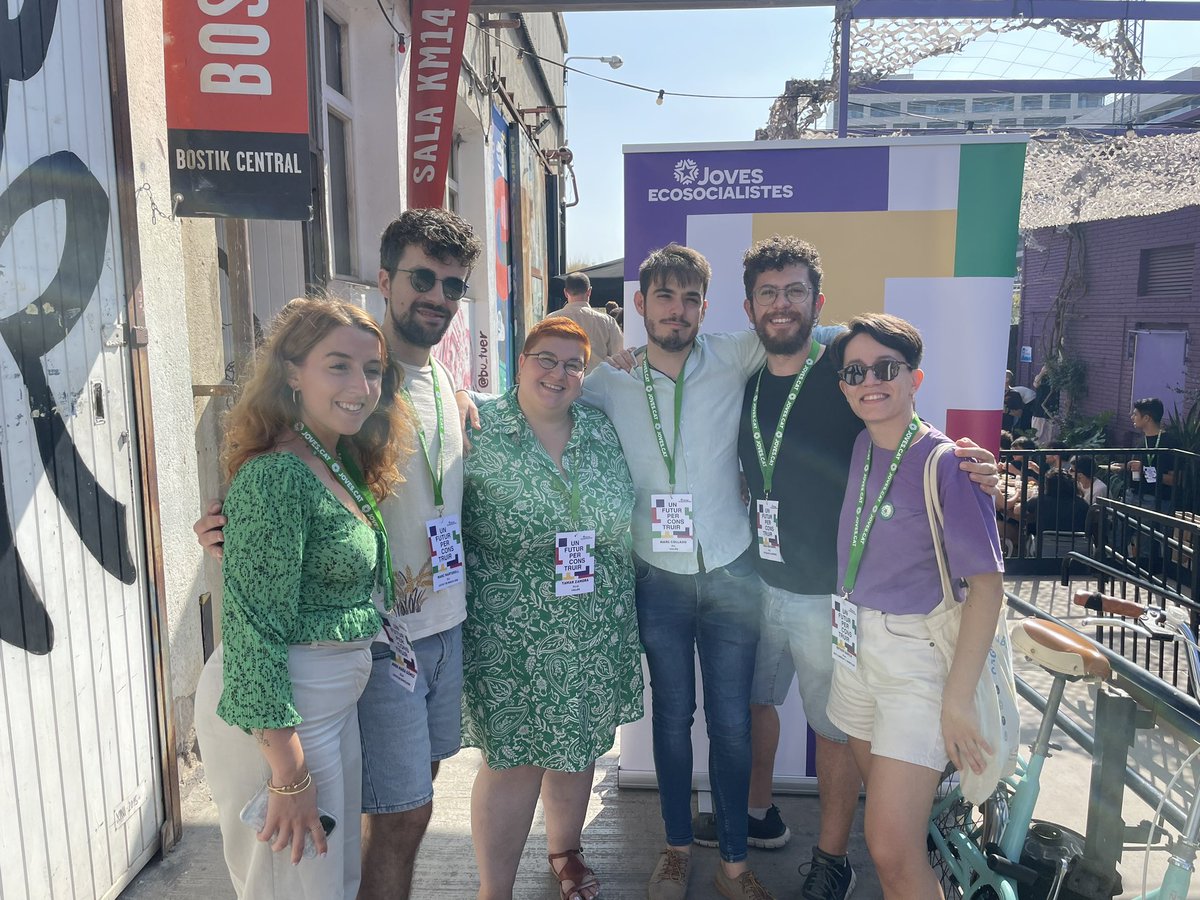 Es tanca una etapa.

Miler de gràcies per tots aquests anys de lluites i per deixar-me marxar de joves participant així de la cloenda.

<a href="/JovesEco/">Joves Ecosocialistes 🍉</a> té un futur enorme. Molta sort a l’equip i als coordinadors <a href="/AnnaWinkelmann_/">Anna Winkelmann Larios 🍉</a> i <a href="/DaniSosaK/">Dani 🇵🇸🍉</a> 

Us estimo. Gràcies per ser llar 💕