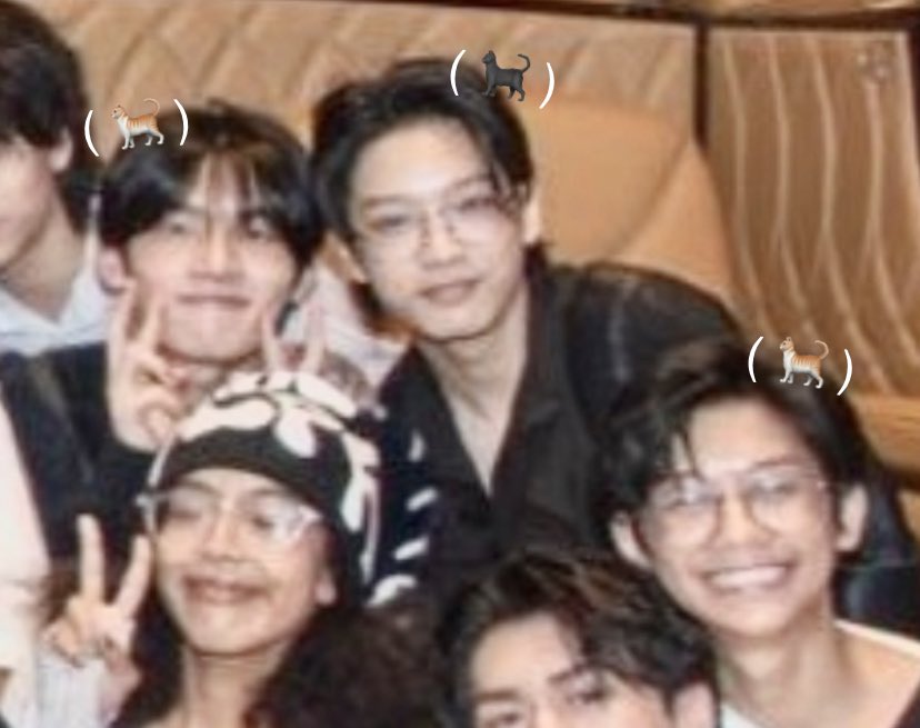 แก๊งหมุก้อบตัวติดกันสุดสุด 🐈🐈‍⬛🐈 สามเหมียวแยกกันไม่ได้ด้วยซ้ำ คนแยกมินเน้กโต้ออกจากกันก็ใจร้ายเกินอะ 💔

#OTTOsippavitch 
#MINthanakrit #NEXnattakit