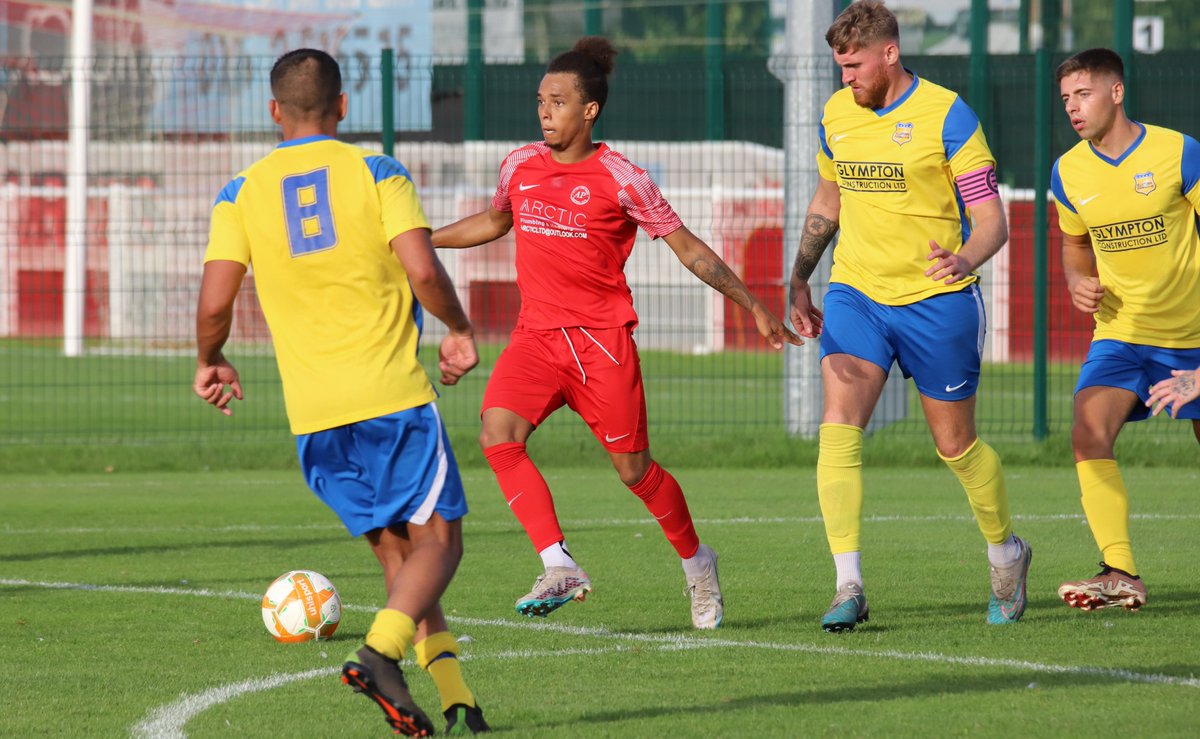 SharpBadger's tweet image. Comfortable 4-1 win y'day for @officialAPFC reserves v @EllistownFC to avenge the result of a month ago. A mix of youth &amp;amp; experience for The Park incl 5 U18s in the starting line up (not sure if @johngreaves4 has mentioned that in the last half hour)😉 @joelaths5 @danmarriott98