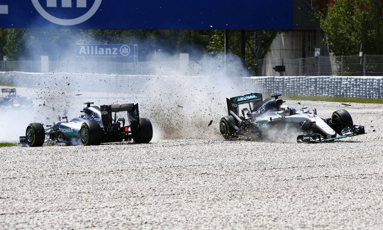 BallseyF1's tweet photo. #WTF1 #QatarGP Corporate needs you to find the difference between this picture and this picture https://t.co/7wb7reikPK
