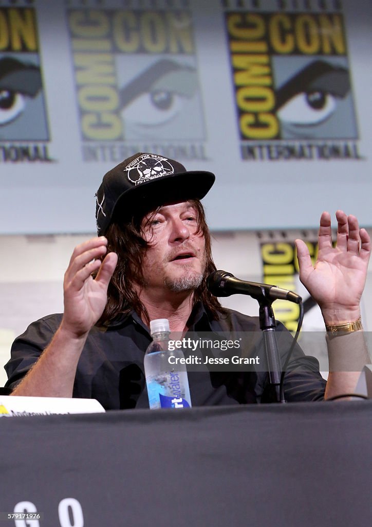 GettyImagesRP's tweet photo. © #GettyImagesRP › Photos &amp; V͟i͟d͟e͟o͟s͟
Search for 𝗘𝘃𝗲𝗻𝘁𝘀 › #WalkingDeadSeriesRP

SAN DIEGO, CA - SEP 25: 𝗞𝗲𝗻𝗻𝗲𝘁𝗵 𝗠𝘂𝘀𝘀𝗲𝘁 (@sxcialdisease) speaks onstage at AMC's 'The Walking Dead' panel during Comic-Con International 2023 at San Diego Convention Center. https://t.co/LhrJAM42f8