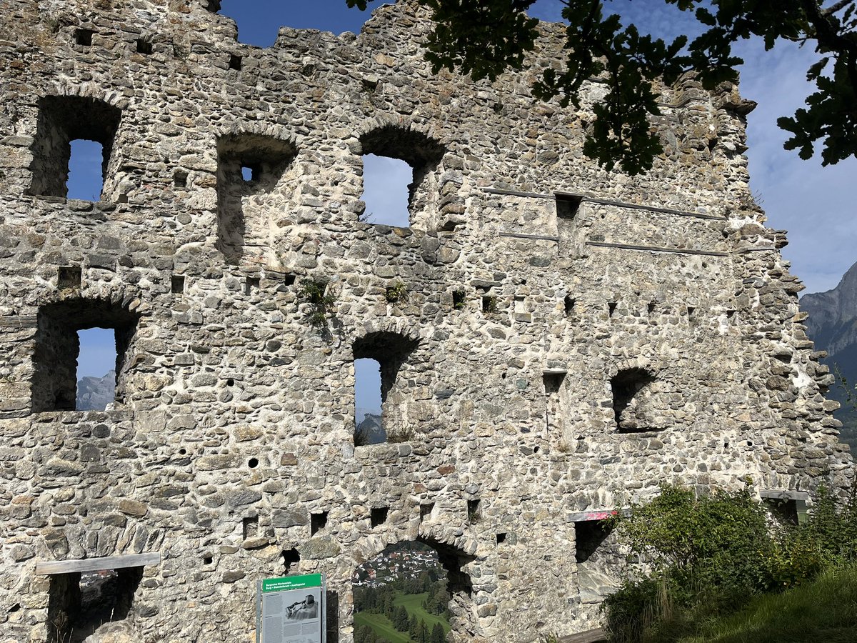 conrad_seraina's tweet photo. Ruine Wartenstein oberhalb Bad Ragaz https://t.co/06OHdHolnU
