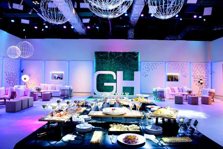 emiii_07k's tweet image. las  fiestas en gh argentina y brasil / las fiestas en españa jajaja

como no van a tener un salon para las fiestas? jajaja 

#GHVIP4O #GHVIP5O #GHVIP8