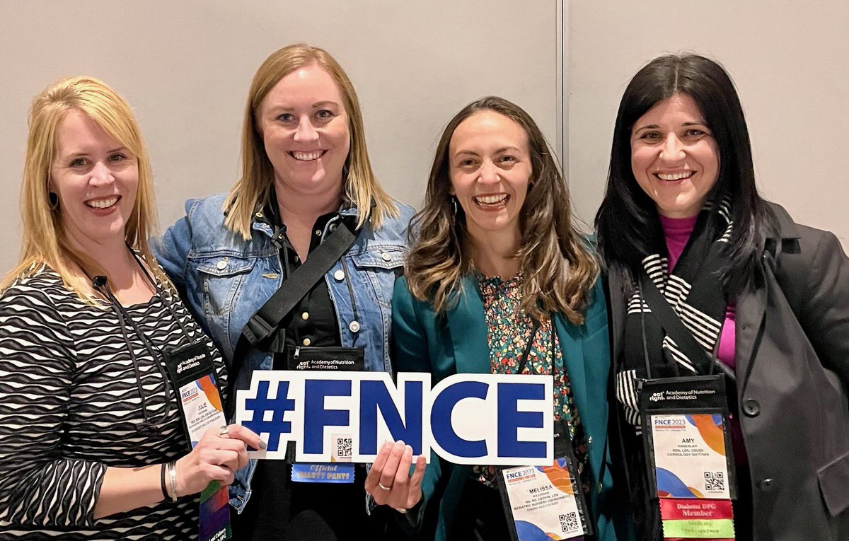 ⏰#FNCE TIME ⏰ means time to reconnect with inspiring and motivating #registereddietitians from across the country. Volunteering = creating a network & lifelong friendships 💥 

#eatrightpro @AmyKimberlainRD @foodhelp123 @AtlantaRD