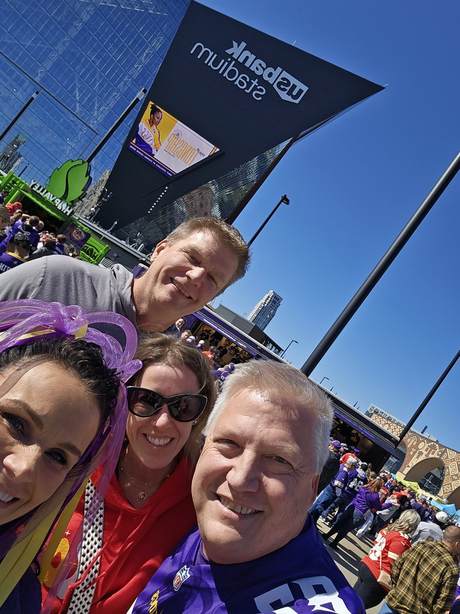 tkellen70's tweet photo. #SKOL @VikesStreetTeam @VikingsPromos @usbankstadium https://t.co/3biPPuHZ4b