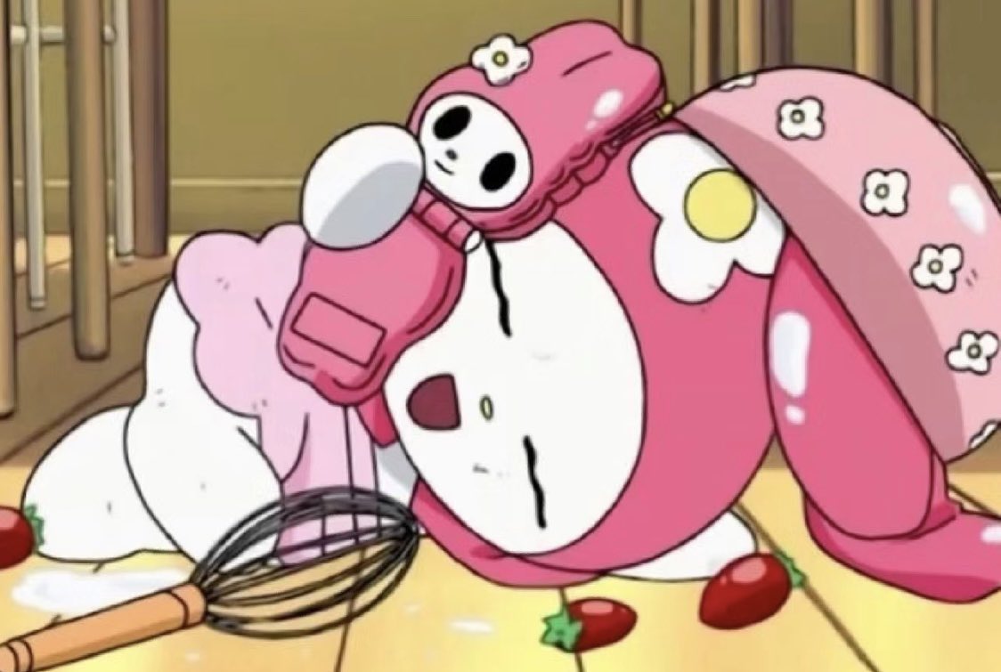 piinkimi_'s tweet photo. my melody &amp; her tiny phone https://t.co/qynznpKPCj